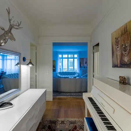 Elegant - Eiffel Tower