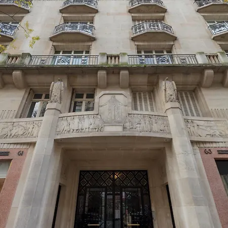 Elegant - Eiffel Tower Parijs