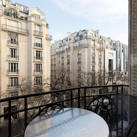 Elegant - Eiffel Tower Apartment